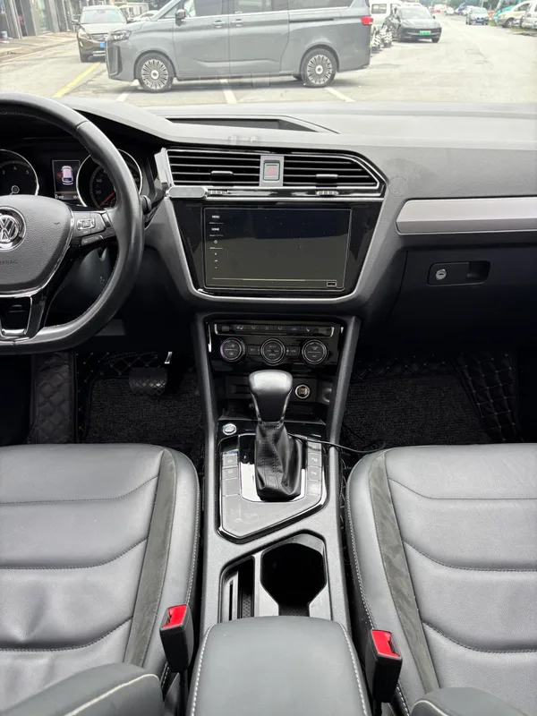Volkswagen Tiguan L 2019 330TSI Automatic two-wheel drive smart deluxe edition Country VI interior photo 10 Volkswagen Tiguan L 2019 330TSI Automatic two-wheel drive smart deluxe edition Country VI interior photo 10