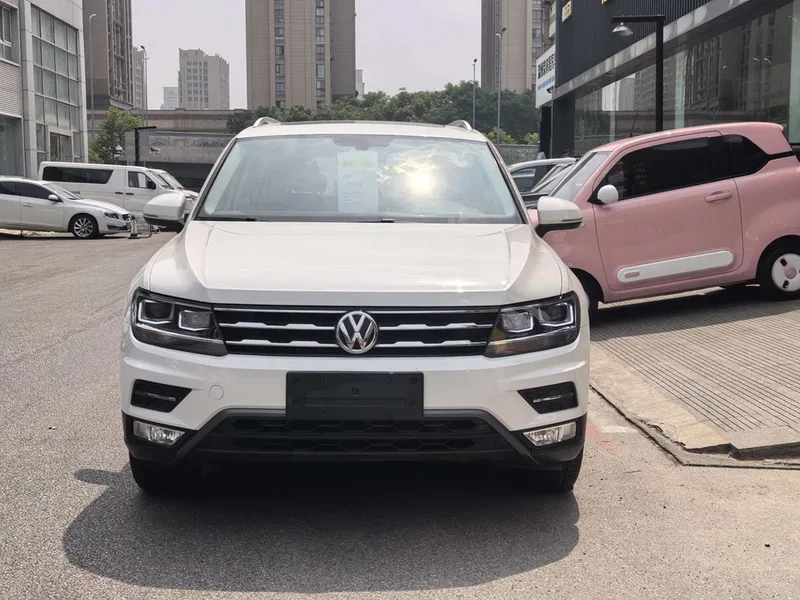 Volkswagen Tiguan L 2019 330TSI Version confort panoramique à traction automatique État VI extérieur photo 5 Volkswagen Tiguan L 2019 330TSI Version confort panoramique à traction automatique État VI extérieur photo 5