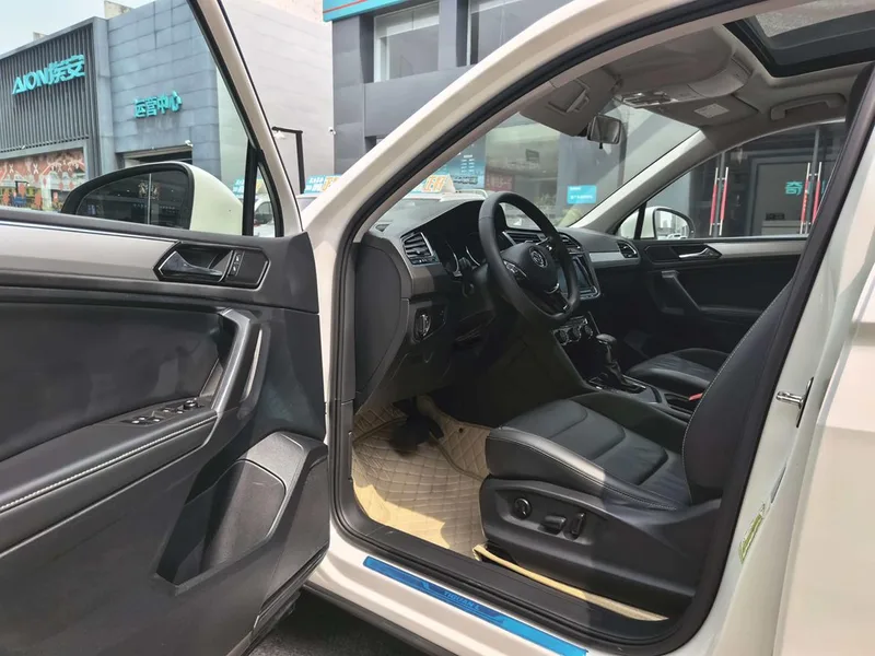 Volkswagen Tiguan L 2019 330TSI Version confort panoramique à traction automatique État VI intérieur photo 8 Volkswagen Tiguan L 2019 330TSI Version confort panoramique à traction automatique État VI intérieur photo 8