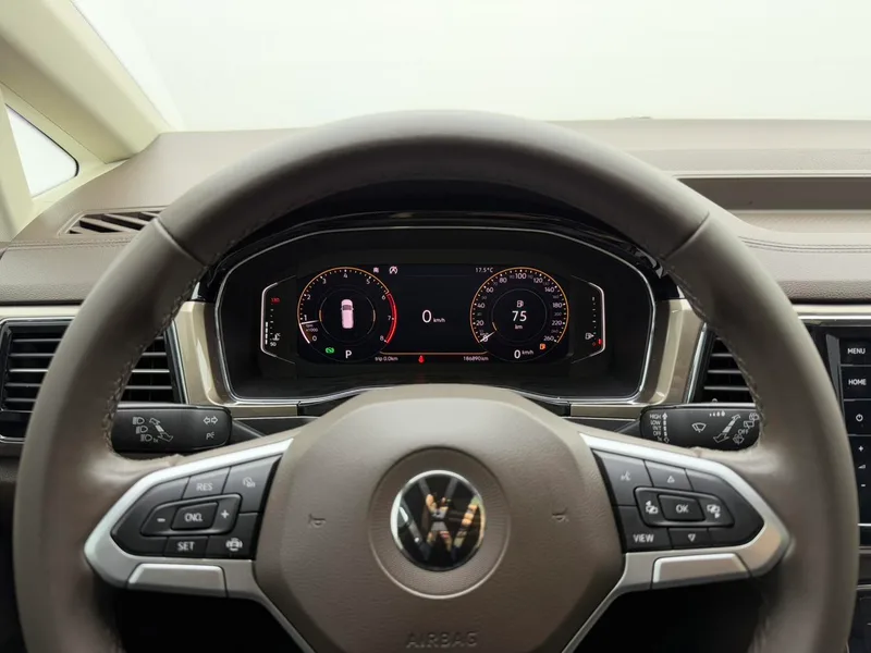 Volkswagen Viloran 2020 330TSI Роскошная версия экстерьер фото 4 Volkswagen Viloran 2020 330TSI Роскошная версия экстерьер фото 4