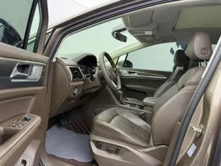 Volkswagen Viloran 2020 330TSI Роскошная версия экстерьер фото 5 Volkswagen Viloran 2020 330TSI Роскошная версия экстерьер фото 5