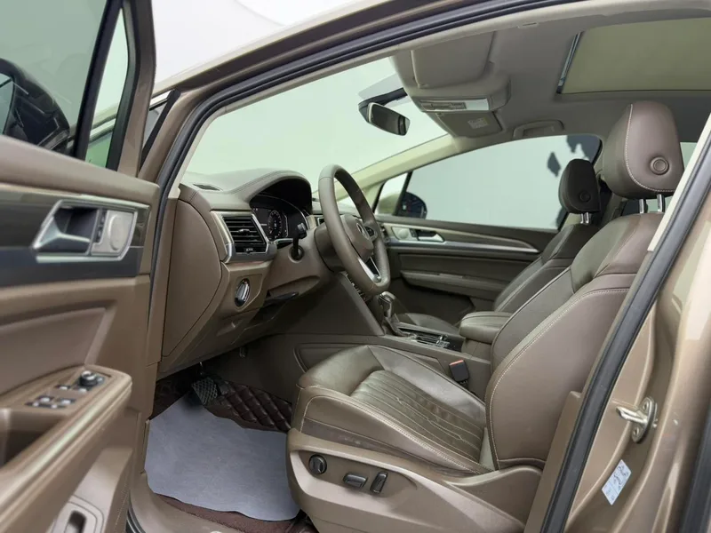 Volkswagen Viloran 2020 330TSI Роскошная версия экстерьер фото 5 Volkswagen Viloran 2020 330TSI Роскошная версия экстерьер фото 5