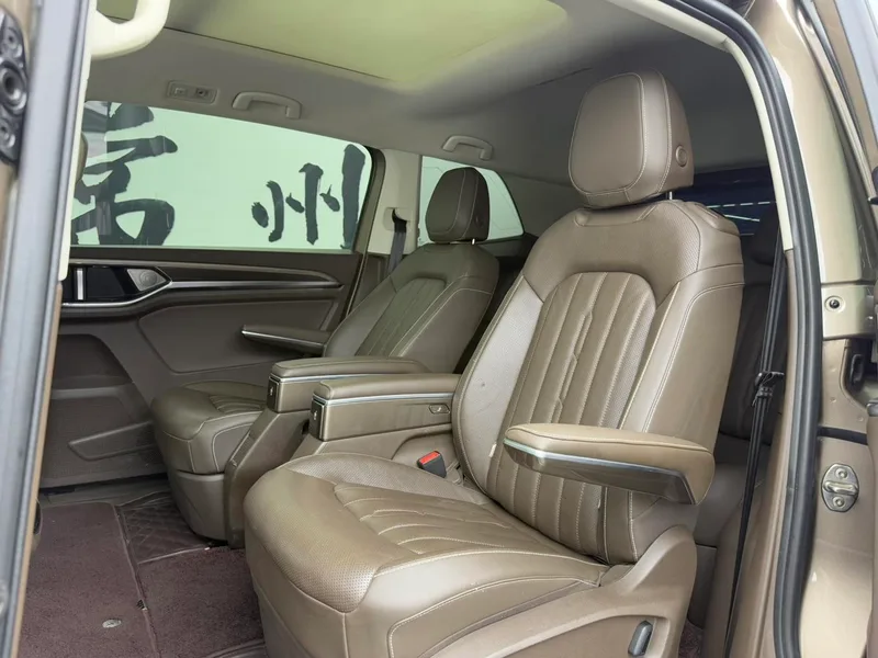Volkswagen Viloran 2020 330TSI Роскошная версия экстерьер фото 7 Volkswagen Viloran 2020 330TSI Роскошная версия экстерьер фото 7