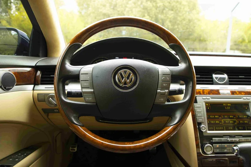Volkswagen Phaeton 2012 3.0L Administrative interior photo 11 Volkswagen Phaeton 2012 3.0L Administrative interior photo 11