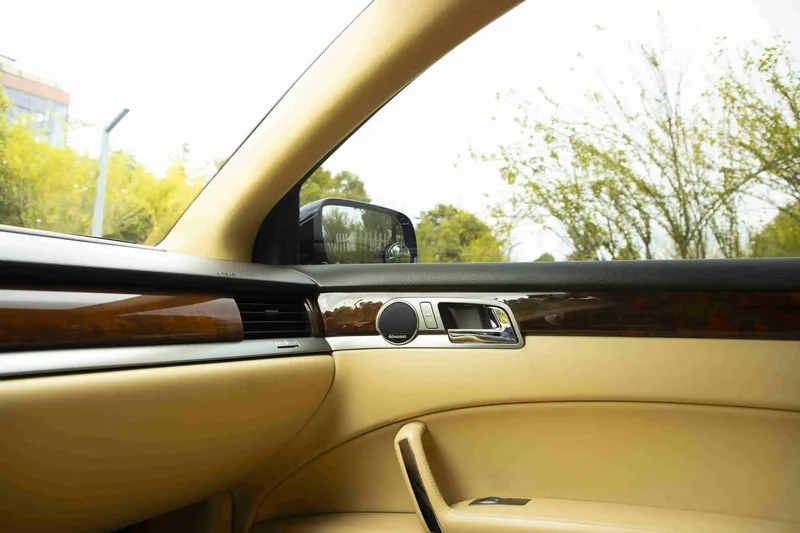 Volkswagen Phaeton 2012 3.0L Administrative interior photo 16 Volkswagen Phaeton 2012 3.0L Administrative interior photo 16