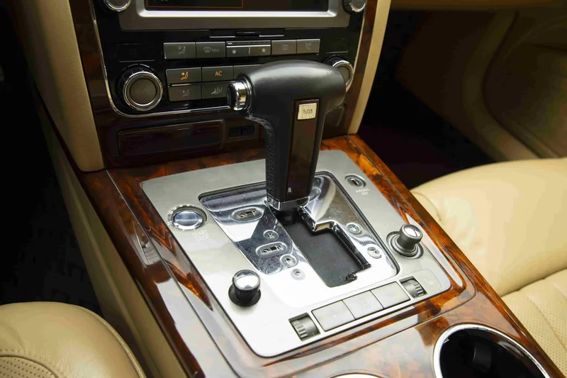 Volkswagen Phaeton 2012 3.0L Administrative interior photo 18 Volkswagen Phaeton 2012 3.0L Administrative interior photo 18
