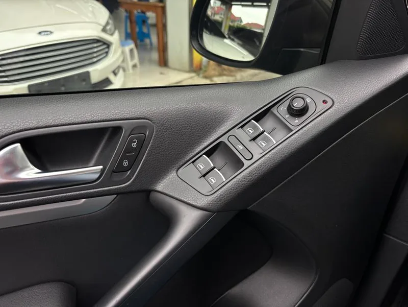 Volkswagen Tiguan 2017 300TSI Automatic Two-Drive Silk Road Comfort Edition exterior photo 8 Volkswagen Tiguan 2017 300TSI Automatic Two-Drive Silk Road Comfort Edition exterior photo 8