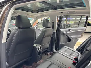 Volkswagen Tiguan 2017 300TSI Automatic Two-Drive Silk Road Comfort Edition interior photo 14 Volkswagen Tiguan 2017 300TSI Automatic Two-Drive Silk Road Comfort Edition interior photo 14