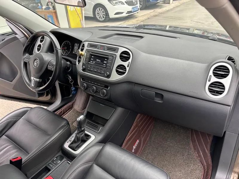 Volkswagen Tiguan 2017 300TSI Automatic Two-Drive Silk Road Comfort Edition interior photo 16 Volkswagen Tiguan 2017 300TSI Automatic Two-Drive Silk Road Comfort Edition interior photo 16