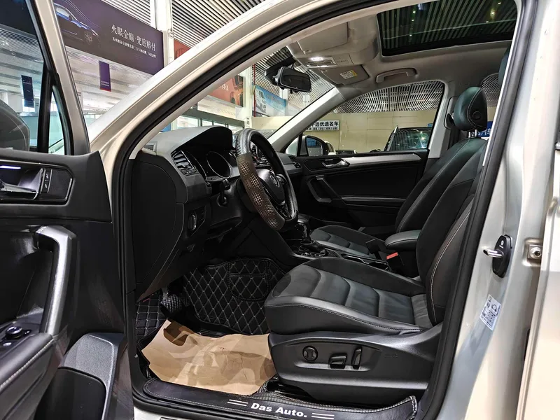 Volkswagen Tiguan L 2019 330TSI Automatic two-wheel drive panoramic comfort version China V exterior photo 4 Volkswagen Tiguan L 2019 330TSI Automatic two-wheel drive panoramic comfort version China V exterior photo 4