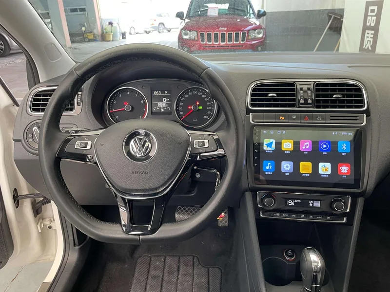 Volkswagen Polo 2014 1.6L Automatic Luxury Edition interior photo 11 Volkswagen Polo 2014 1.6L Automatic Luxury Edition interior photo 11