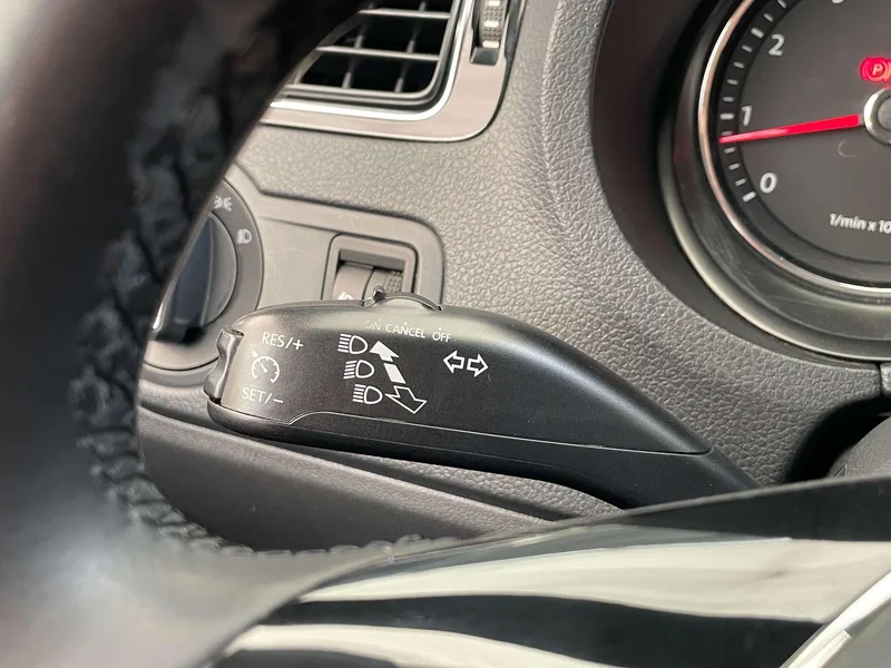Volkswagen Polo 2014 1.6L Automatic Luxury Edition interior photo 13 Volkswagen Polo 2014 1.6L Automatic Luxury Edition interior photo 13