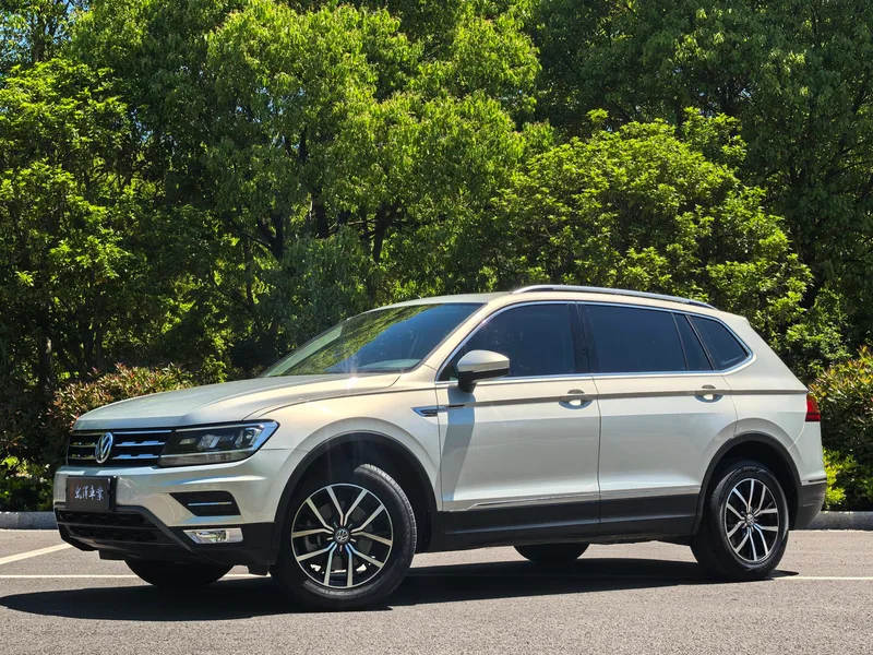 Volkswagen Tiguan L 2017 330TSI Automatic Two-Drive Deluxe Edition exterior photo 1 Volkswagen Tiguan L 2017 330TSI Automatic Two-Drive Deluxe Edition exterior photo 1