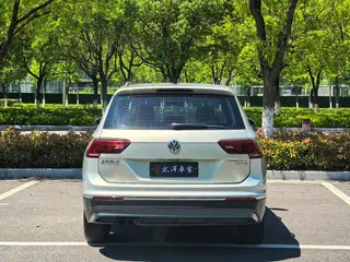 Volkswagen Tiguan L 2017 330TSI Automatic Two-Drive Deluxe Edition exterior photo 6 Volkswagen Tiguan L 2017 330TSI Automatic Two-Drive Deluxe Edition exterior photo 6