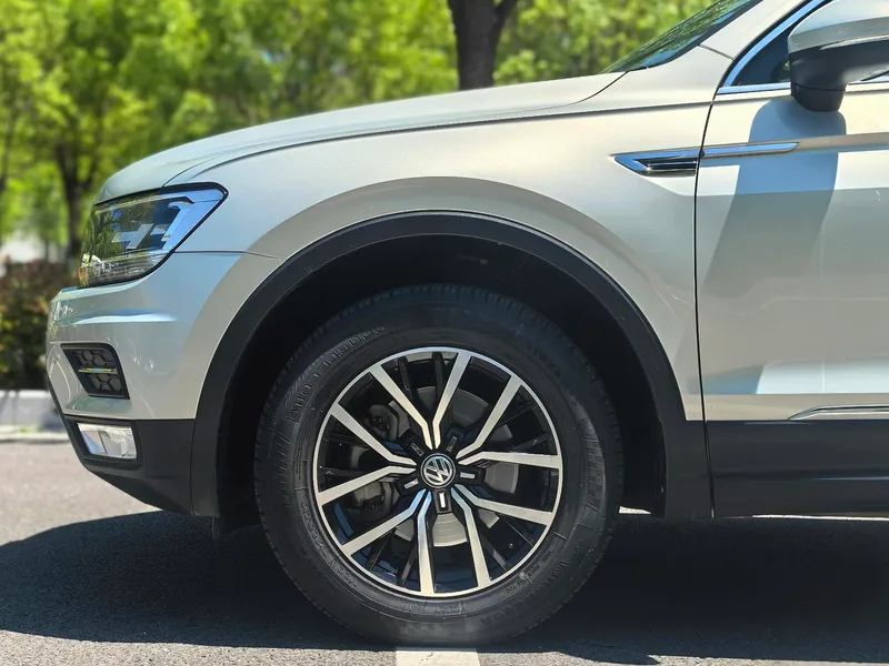 Volkswagen Tiguan L 2017 330TSI Automatic Two-Drive Deluxe Edition exterior photo 10 Volkswagen Tiguan L 2017 330TSI Automatic Two-Drive Deluxe Edition exterior photo 10