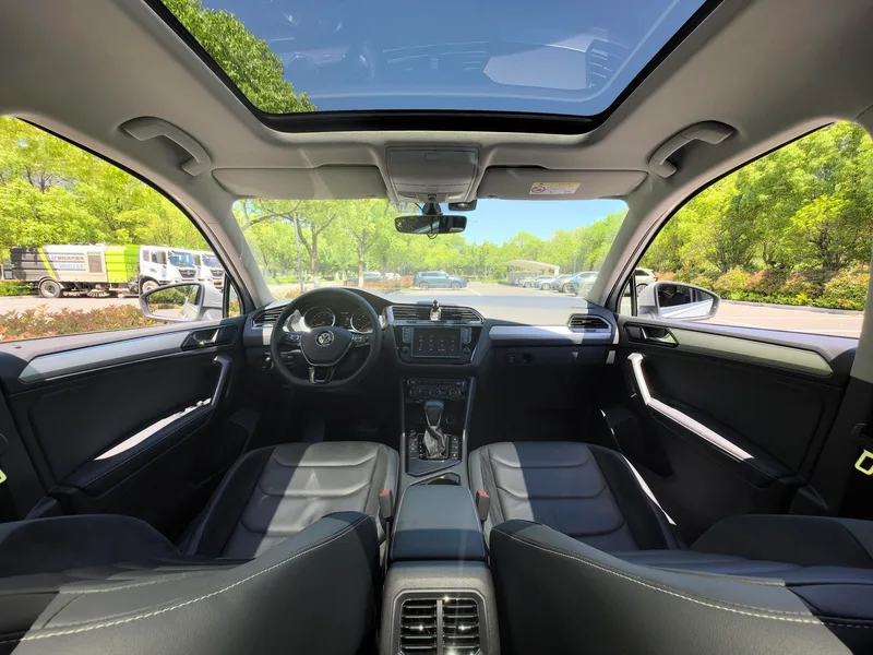 Volkswagen Tiguan L 2017 330TSI Automatic Two-Drive Deluxe Edition interior photo 13 Volkswagen Tiguan L 2017 330TSI Automatic Two-Drive Deluxe Edition interior photo 13