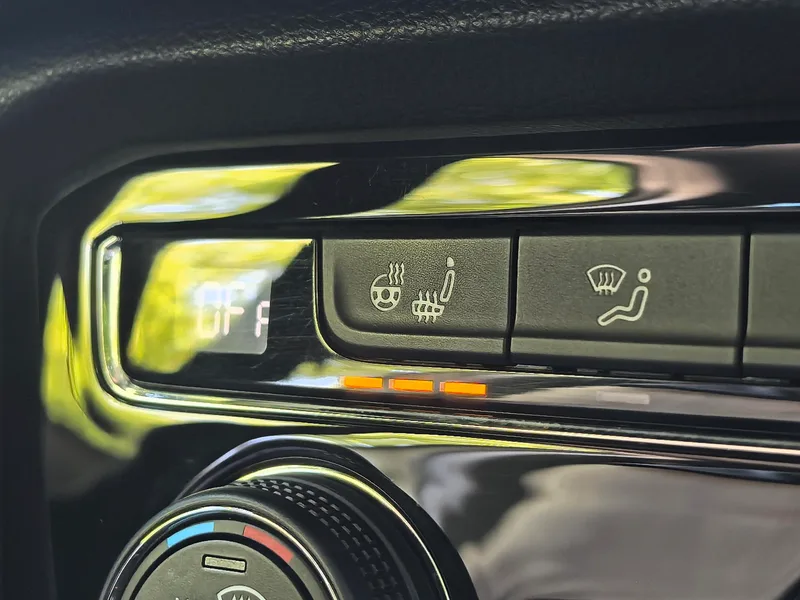 Volkswagen Tiguan L 2017 330TSI Automatic Two-Drive Deluxe Edition interior photo 20 Volkswagen Tiguan L 2017 330TSI Automatic Two-Drive Deluxe Edition interior photo 20