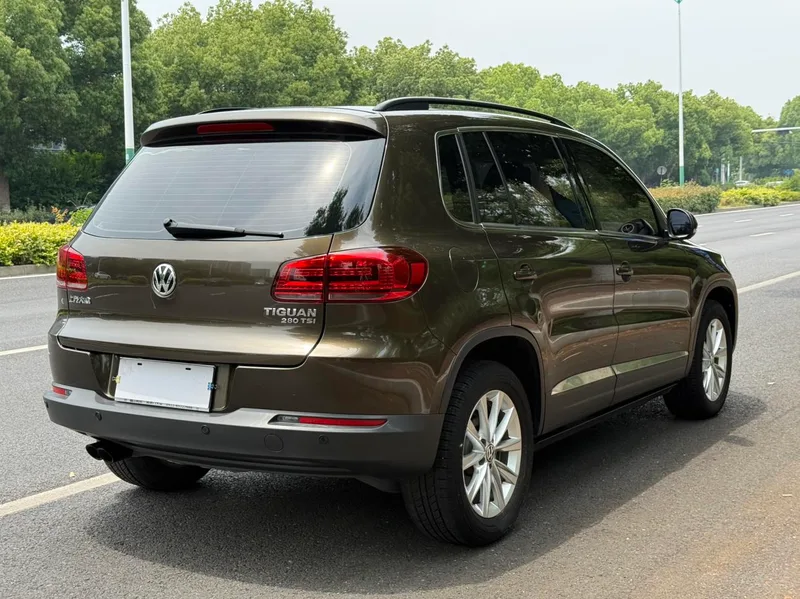 Volkswagen Tiguan 2016 280TSI Automatic Two-Drive Silk Road Fashion Edition interior photo 16 Volkswagen Tiguan 2016 280TSI Automatic Two-Drive Silk Road Fashion Edition interior photo 16