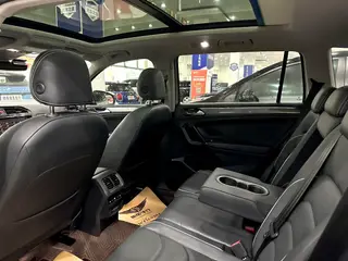 Volkswagen Tiguan L 2019 380TSI Automatic four-wheel drive R-Line Respect Ultimate Edition China V interior photo 11 Volkswagen Tiguan L 2019 380TSI Automatic four-wheel drive R-Line Respect Ultimate Edition China V interior photo 11