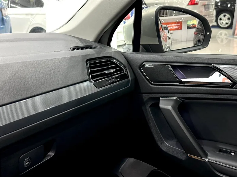 Volkswagen Tiguan L 2019 380TSI Automatic four-wheel drive R-Line Respect Ultimate Edition China V interior photo 17 Volkswagen Tiguan L 2019 380TSI Automatic four-wheel drive R-Line Respect Ultimate Edition China V interior photo 17
