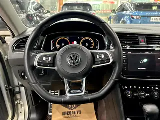 Volkswagen Tiguan L 2019 380TSI Automatic four-wheel drive R-Line Respect Ultimate Edition China V interior photo 20 Volkswagen Tiguan L 2019 380TSI Automatic four-wheel drive R-Line Respect Ultimate Edition China V interior photo 20