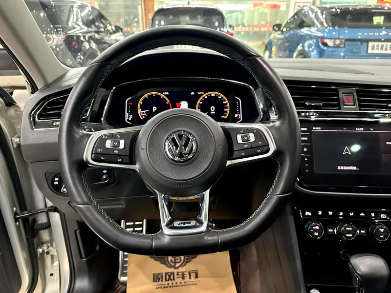 Volkswagen Tiguan L 2019 380TSI Automatic four-wheel drive R-Line Respect Ultimate Edition China V interior photo 20 Volkswagen Tiguan L 2019 380TSI Automatic four-wheel drive R-Line Respect Ultimate Edition China V interior photo 20