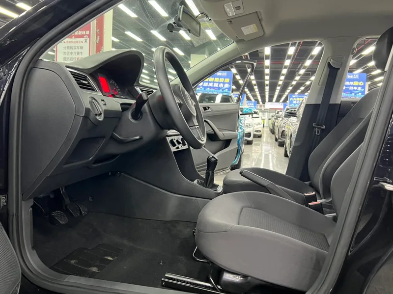 Volkswagen Santana 2015 1.6L Ручная модная версия экстерьер фото 5 Volkswagen Santana 2015 1.6L Ручная модная версия экстерьер фото 5