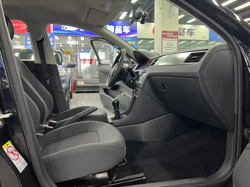 Volkswagen Santana 2015 1.6L Ручная модная версия экстерьер фото 7 Volkswagen Santana 2015 1.6L Ручная модная версия экстерьер фото 7