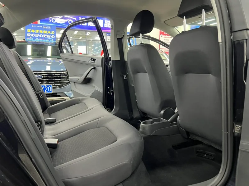 Volkswagen Santana 2015 1.6L Ручная модная версия интерьер фото 8 Volkswagen Santana 2015 1.6L Ручная модная версия интерьер фото 8