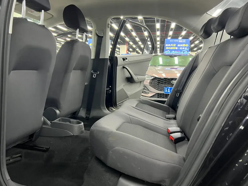 Volkswagen Santana 2015 1.6L Ручная модная версия интерьер фото 9 Volkswagen Santana 2015 1.6L Ручная модная версия интерьер фото 9