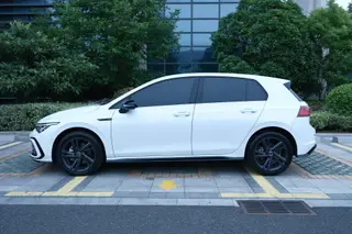 Volkswagen Golf 2024 280TSI DSG R-Line 50 Year Legendary Edition exterior photo 2 Volkswagen Golf 2024 280TSI DSG R-Line 50 Year Legendary Edition exterior photo 2