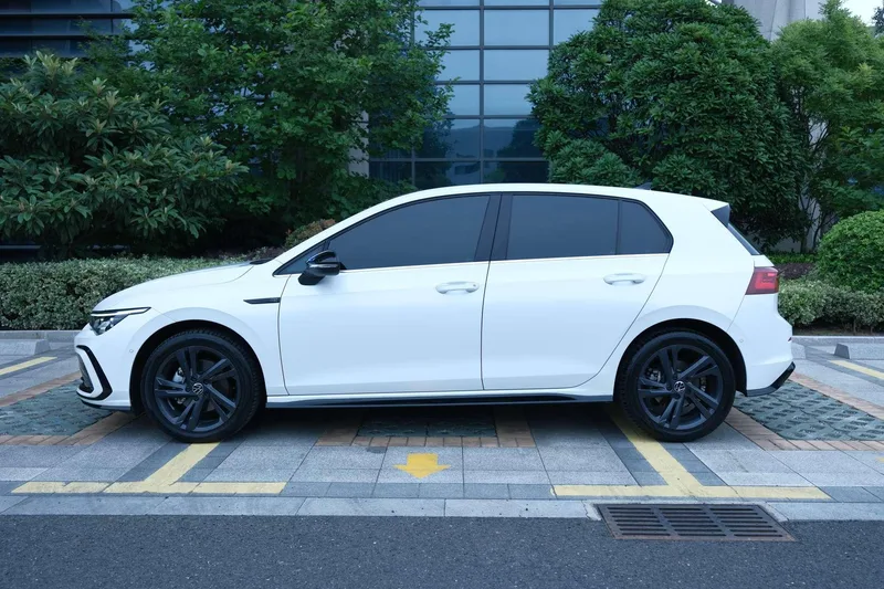 Volkswagen Golf 2024 280TSI DSG R-Line 50 Year Legendary Edition exterior photo 2 Volkswagen Golf 2024 280TSI DSG R-Line 50 Year Legendary Edition exterior photo 2