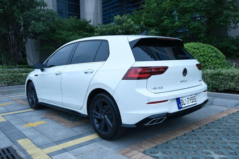 Volkswagen Golf 2024 280TSI DSG R-Line 50 Year Legendary Edition exterior photo 3 Volkswagen Golf 2024 280TSI DSG R-Line 50 Year Legendary Edition exterior photo 3