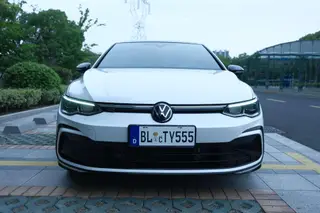 Volkswagen Golf 2024 280TSI DSG R-Line 50 Year Legendary Edition exterior photo 4 Volkswagen Golf 2024 280TSI DSG R-Line 50 Year Legendary Edition exterior photo 4
