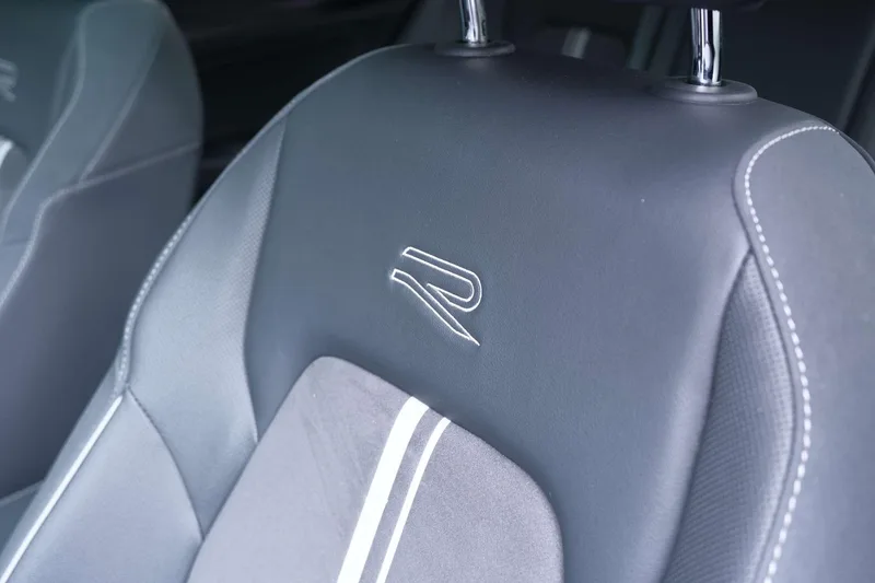 Volkswagen Golf 2024 280TSI DSG R-Line 50 Year Legendary Edition interior photo 12 Volkswagen Golf 2024 280TSI DSG R-Line 50 Year Legendary Edition interior photo 12
