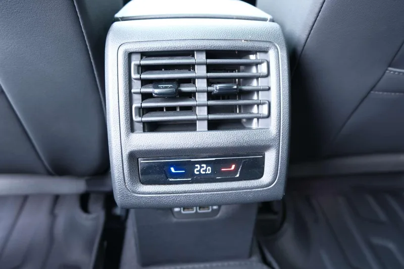 Volkswagen Golf 2024 280TSI DSG R-Line 50 Year Legendary Edition interior photo 14 Volkswagen Golf 2024 280TSI DSG R-Line 50 Year Legendary Edition interior photo 14