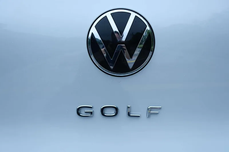 Volkswagen Golf 2024 280TSI DSG R-Line 50 Year Legendary Edition interior photo 18 Volkswagen Golf 2024 280TSI DSG R-Line 50 Year Legendary Edition interior photo 18