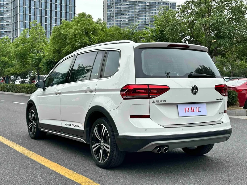Volkswagen Touan L 2018 280TSI Boundary Extension Edition 6 seat Country VI interior photo 7 Volkswagen Touan L 2018 280TSI Boundary Extension Edition 6 seat Country VI interior photo 7