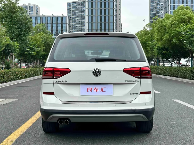 Volkswagen Touan L 2018 280TSI Boundary Extension Edition 6 seat Country VI interior photo 8 Volkswagen Touan L 2018 280TSI Boundary Extension Edition 6 seat Country VI interior photo 8