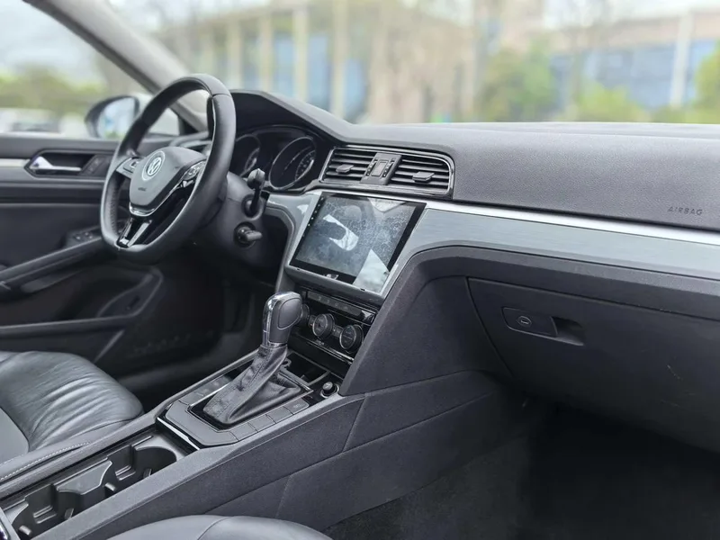 Volkswagen Lamando 2015 280TSI DSG Comfort Edition interior photo 8 Volkswagen Lamando 2015 280TSI DSG Comfort Edition interior photo 8
