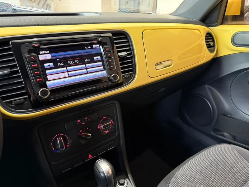 Volkswagen Beetle 2015 180TSI interior photo 12 Volkswagen Beetle 2015 180TSI interior photo 12