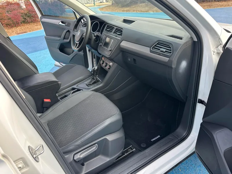 Volkswagen Tiguan L 2017 330TSI Automatic two-drive fashion version interior photo 6 Volkswagen Tiguan L 2017 330TSI Automatic two-drive fashion version interior photo 6