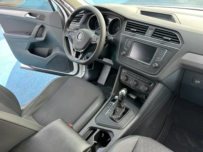 Volkswagen Tiguan L 2017 330TSI Automatic two-drive fashion version interior photo 7 Volkswagen Tiguan L 2017 330TSI Automatic two-drive fashion version interior photo 7