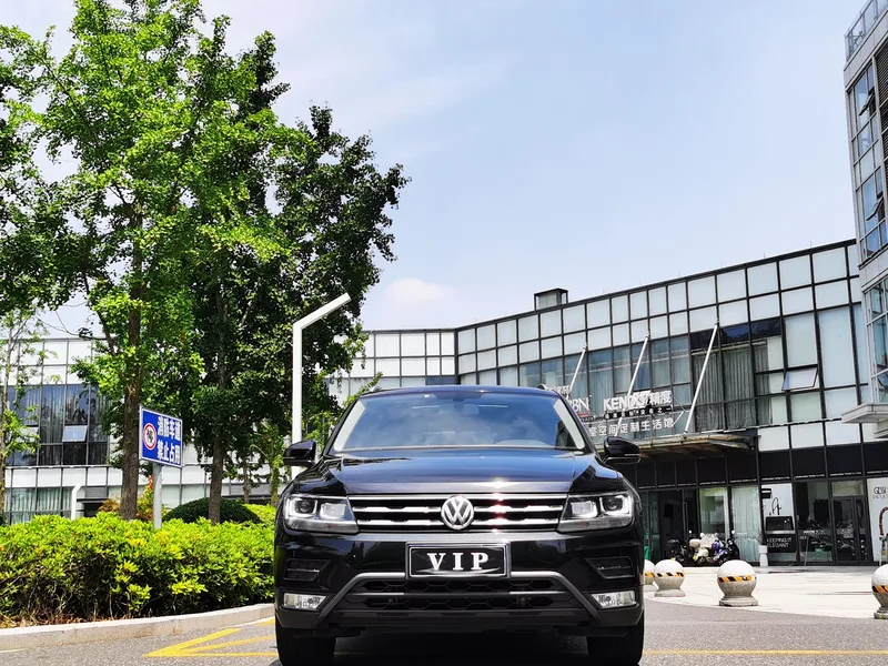 Volkswagen Tiguan L 2019 330TSI Automatic two-wheel drive panoramic comfort version Country VI exterior photo 2