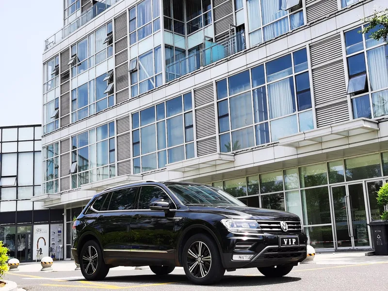 Volkswagen Tiguan L 2019 330TSI Automatic two-wheel drive panoramic comfort version Country VI exterior photo 3