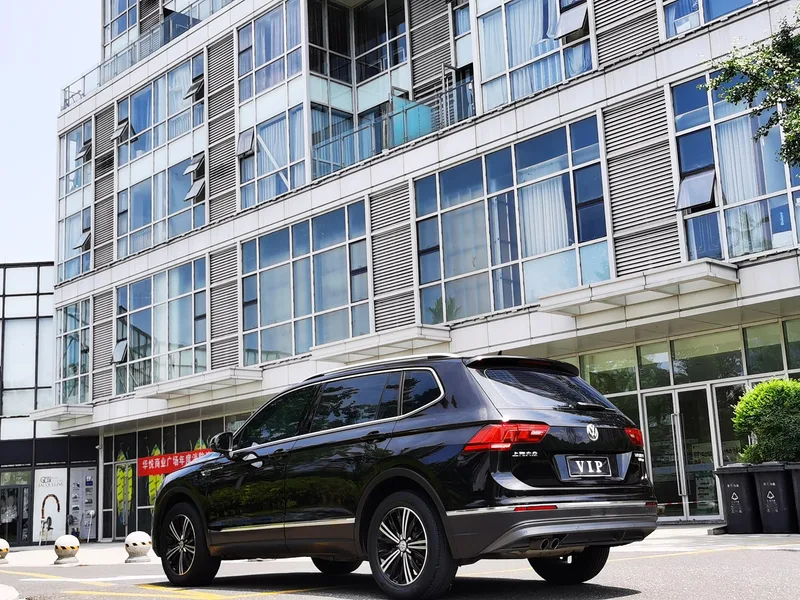 Volkswagen Tiguan L 2019 330TSI Automatic two-wheel drive panoramic comfort version Country VI exterior photo 5