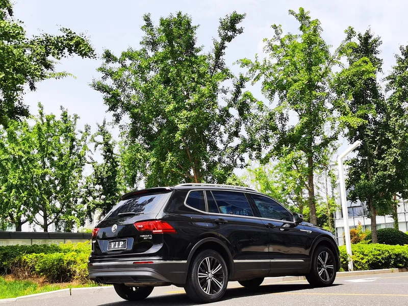 Volkswagen Tiguan L 2019 330TSI Automatic two-wheel drive panoramic comfort version Country VI exterior photo 6