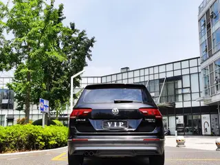 Volkswagen Tiguan L 2019 330TSI Automatic two-wheel drive panoramic comfort version Country VI interior photo 7