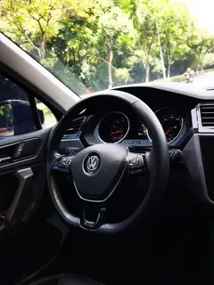 Volkswagen Tiguan L 2019 330TSI Automatic two-wheel drive panoramic comfort version Country VI interior photo 8