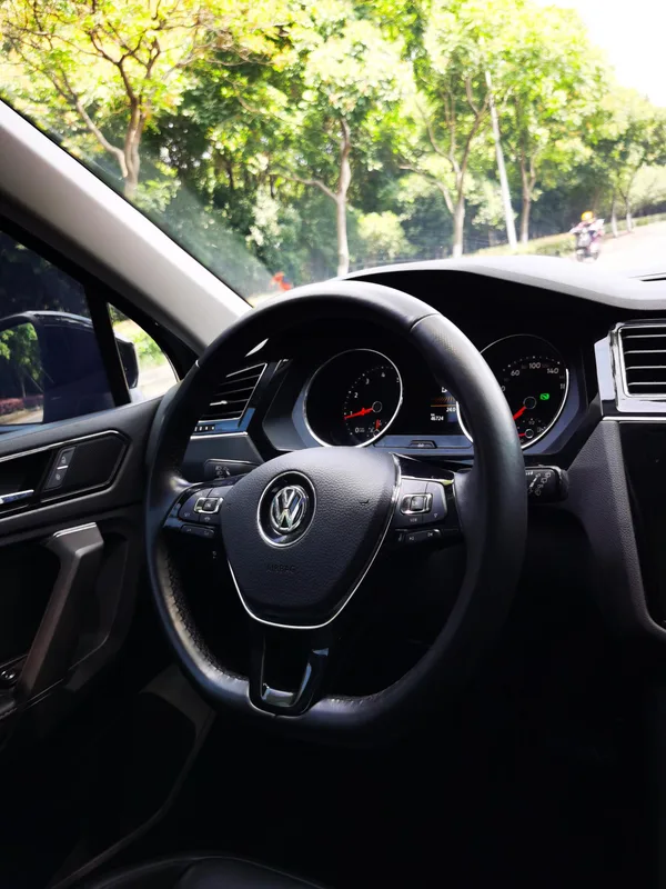 Volkswagen Tiguan L 2019 330TSI Automatic two-wheel drive panoramic comfort version Country VI interior photo 8